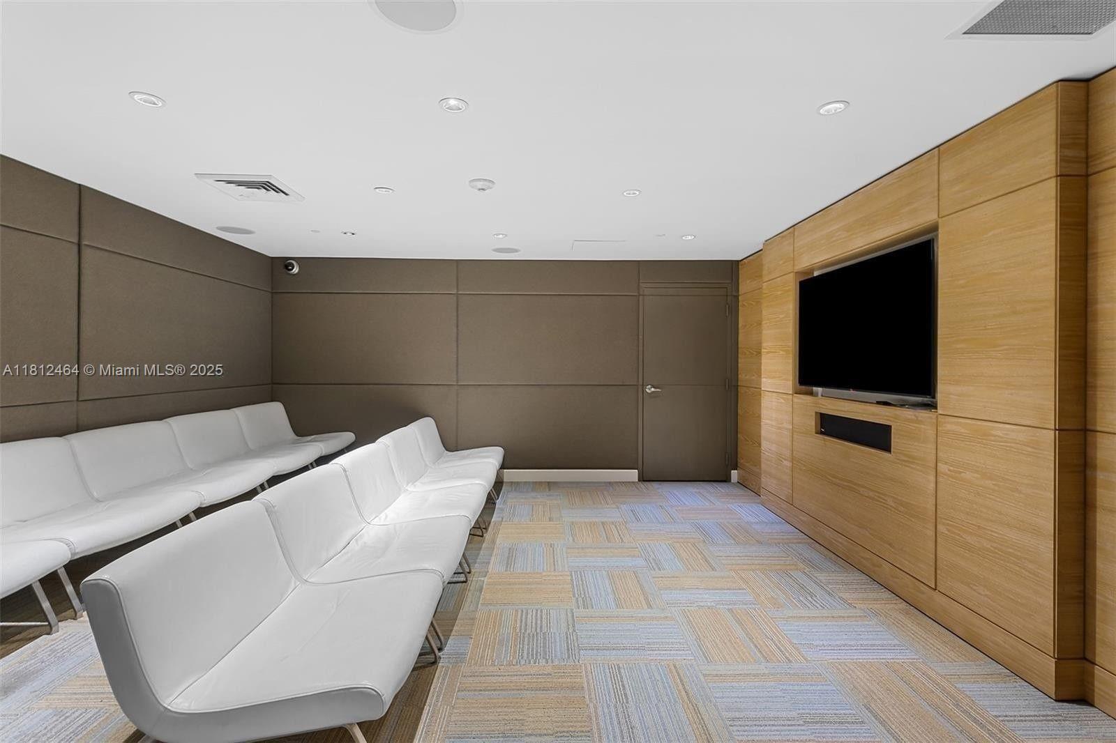 THE PLAZA 901 BRICKELL CO - Residential Lease