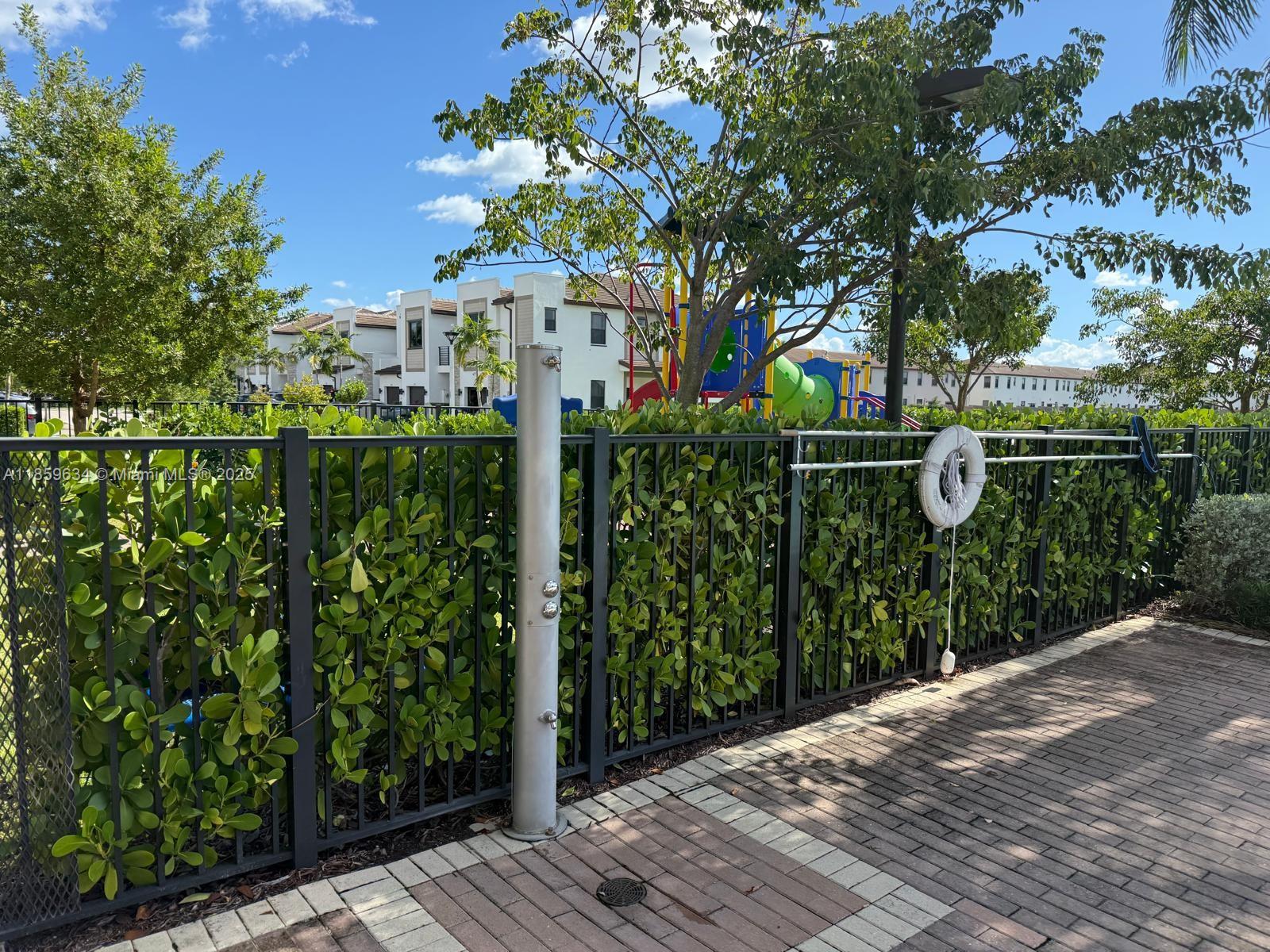 VIA VENTURA NEIGHBORHOOD - Residential Lease