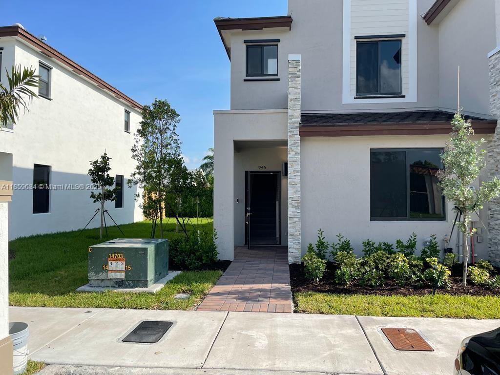 Amazing 3 Bedrooms, 3 Bathrooms and an entertaining backyard. Amazing club house, Gated community with pool, gym and green spaces. Great location 10 min from Aventura Mall and to the beach. 2 Parking spaces assigned. Available on November 1st!!