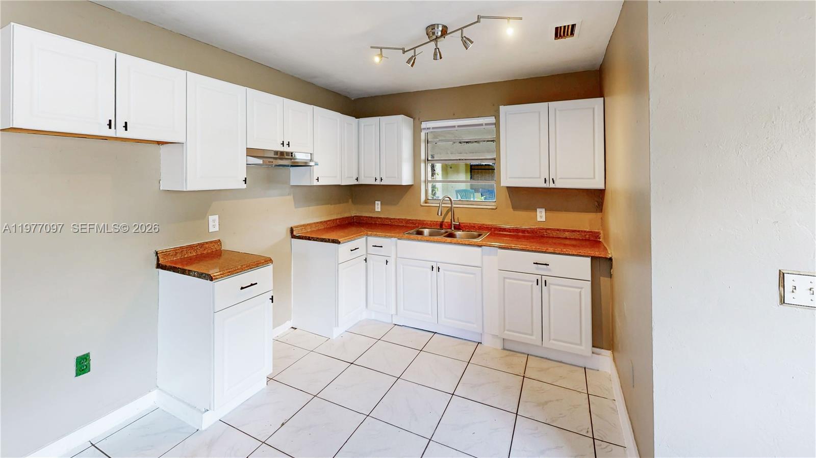 HIALEAH HEIGHTS - Residential