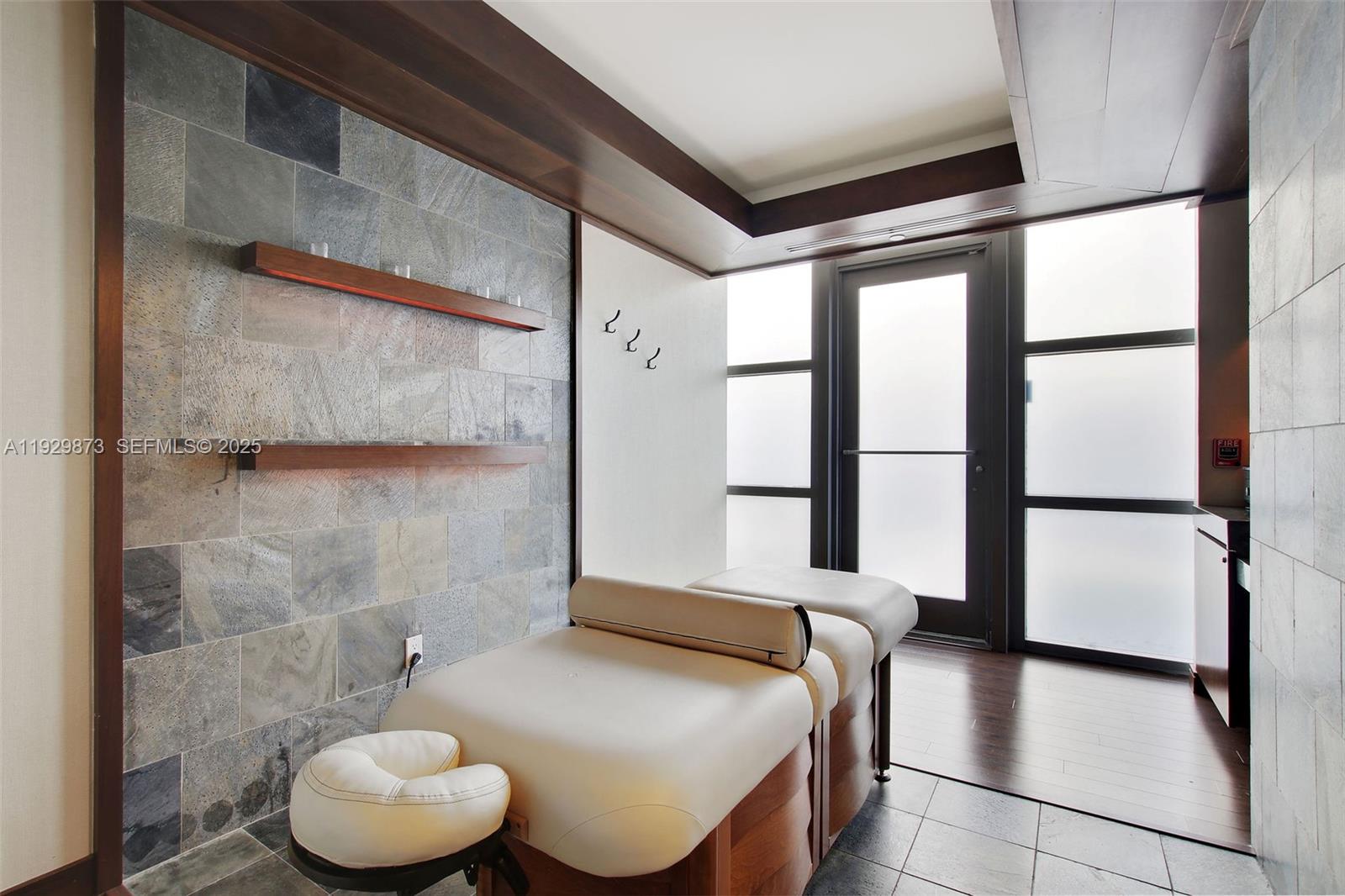 MEI CONDO - Residential