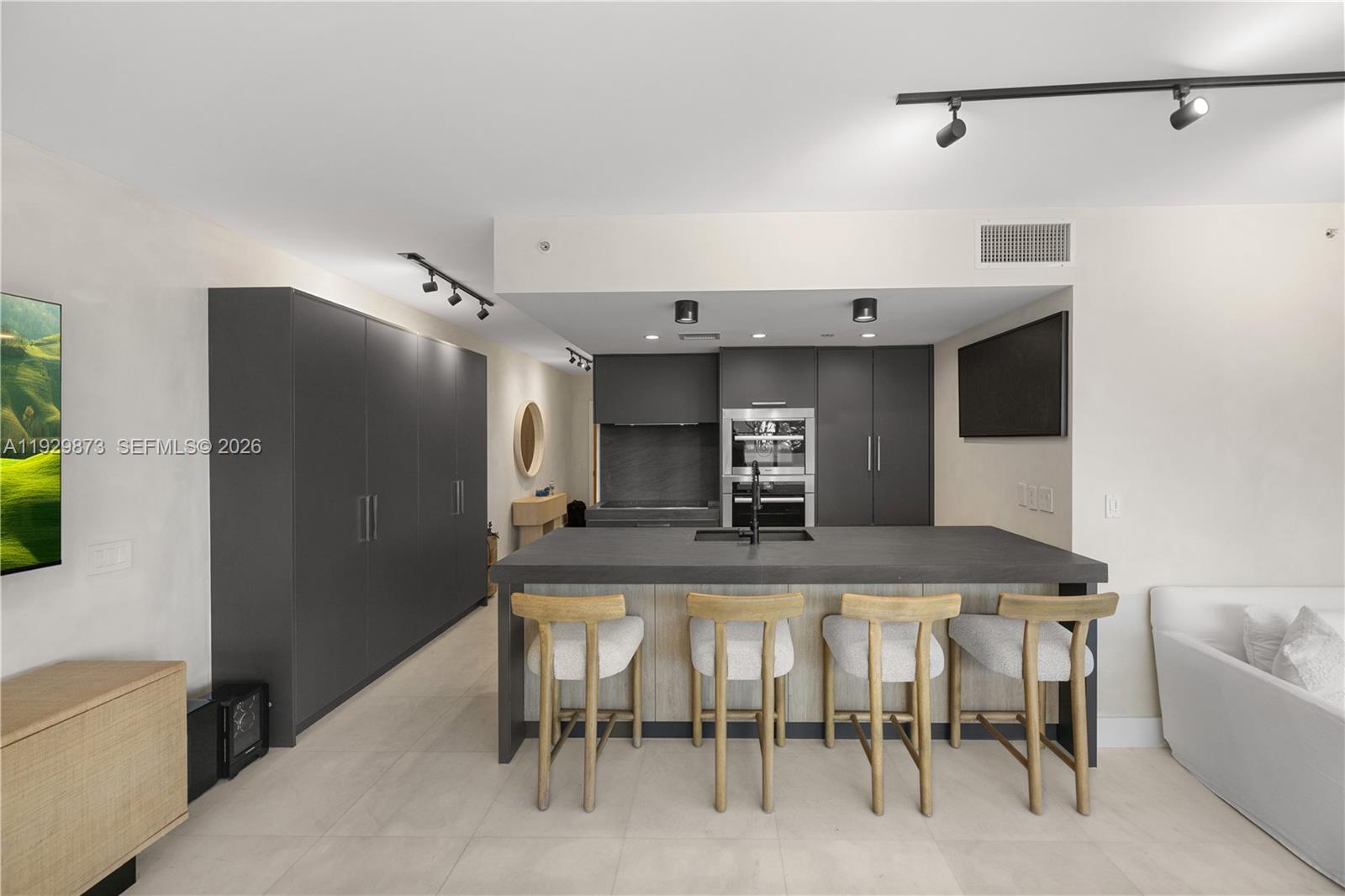 MEI CONDO - Residential