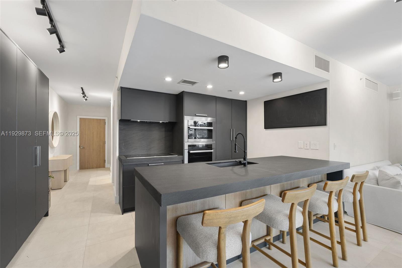 MEI CONDO - Residential