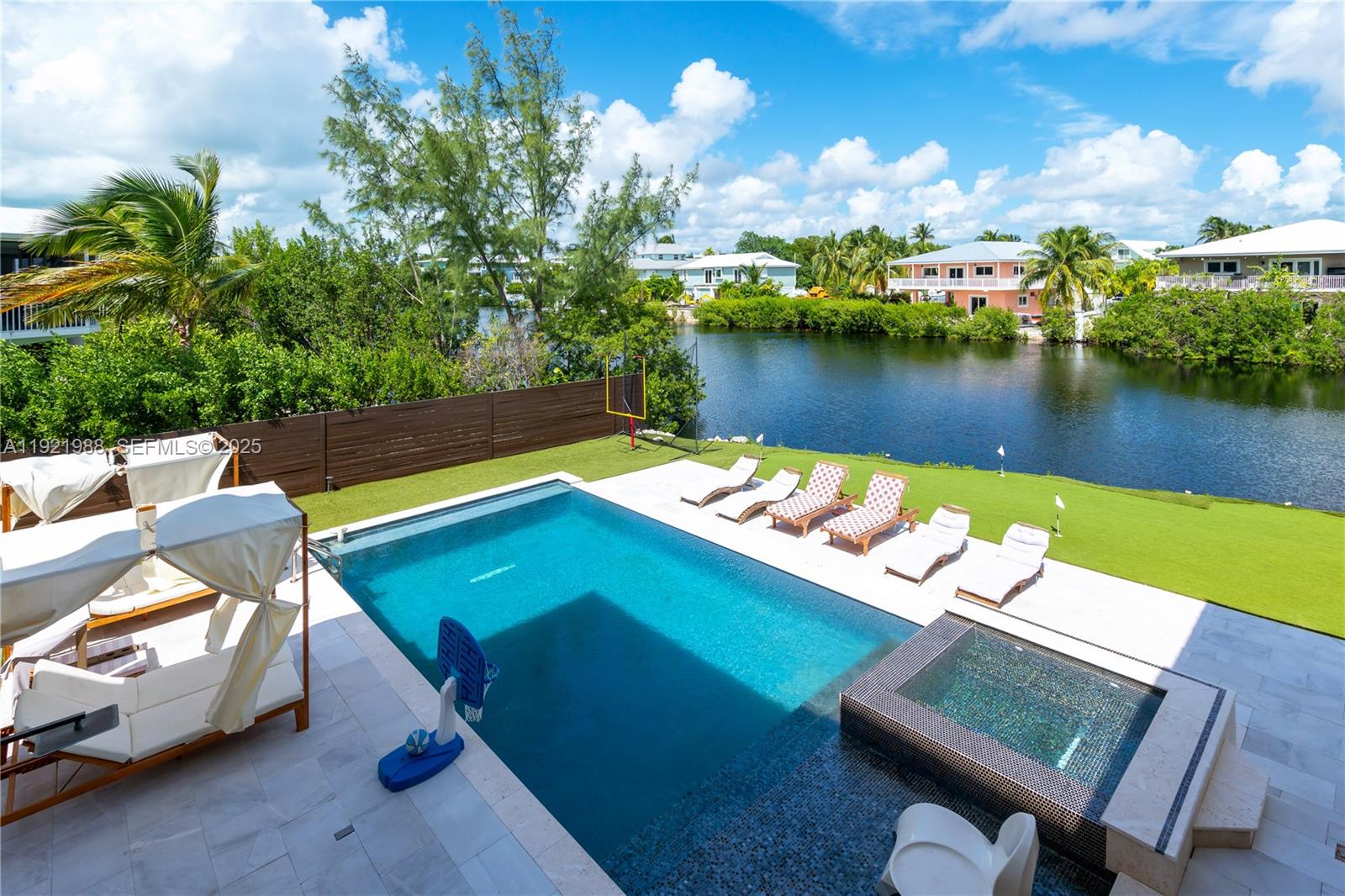 BUCCANEER PT (LARGO SOUND - Residential