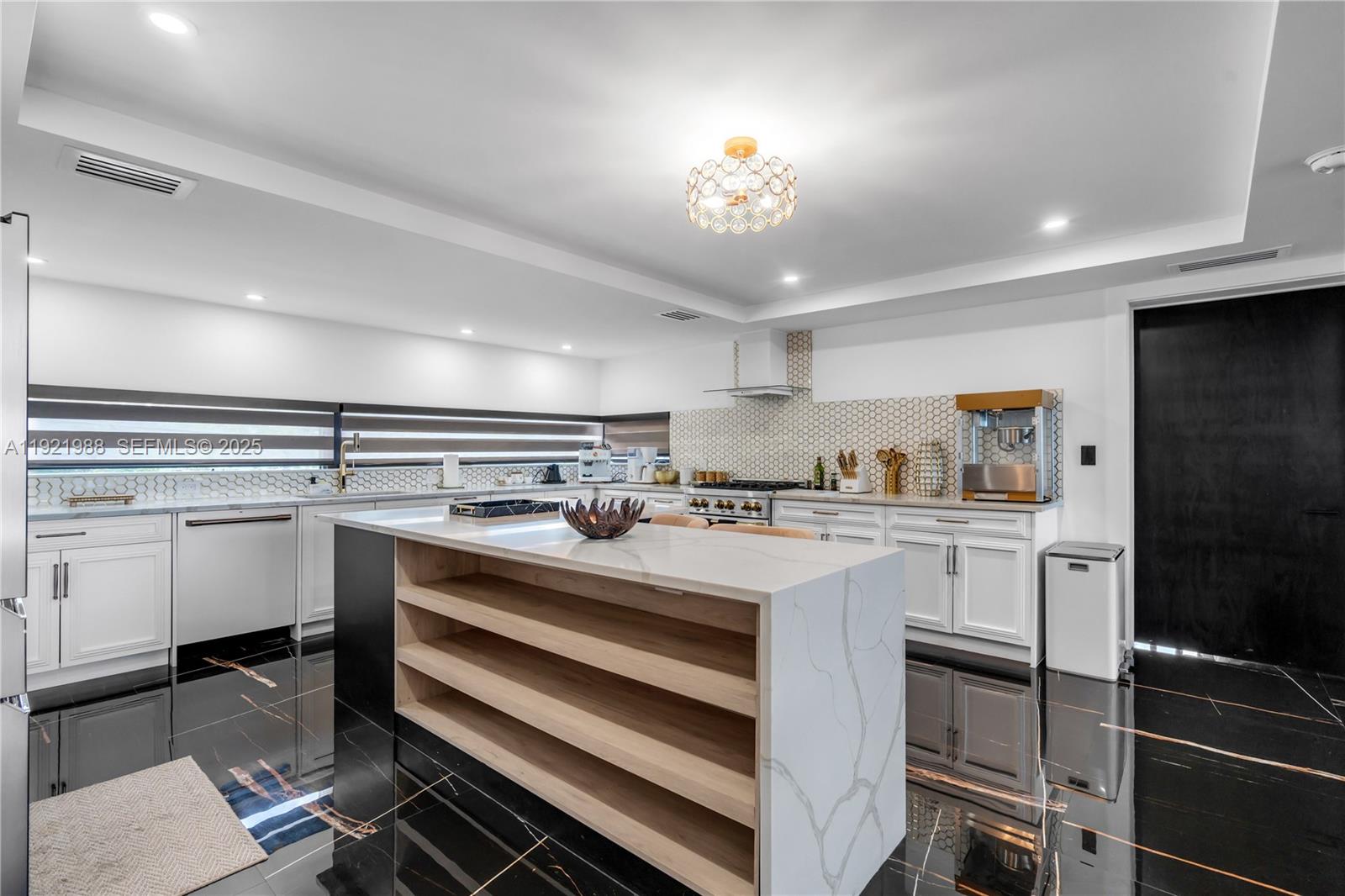 BUCCANEER PT (LARGO SOUND - Residential