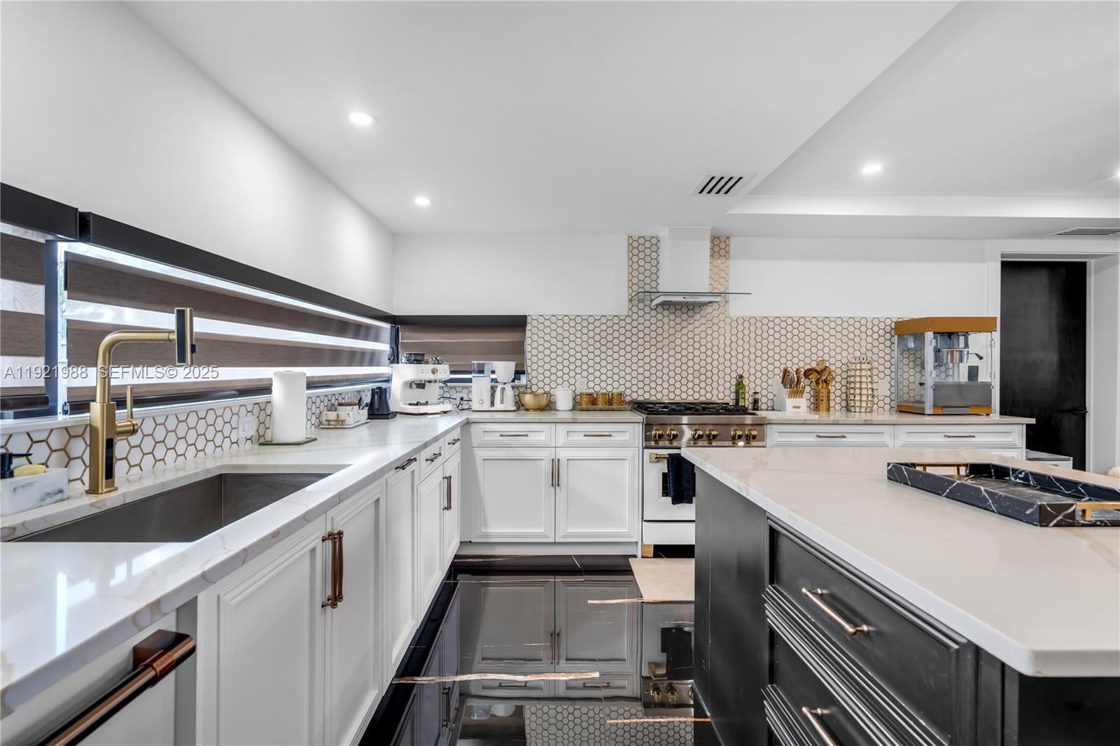 BUCCANEER PT (LARGO SOUND - Residential