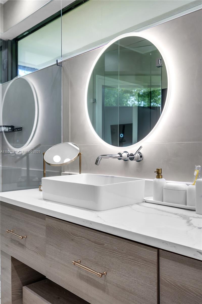 BUCCANEER PT (LARGO SOUND - Residential