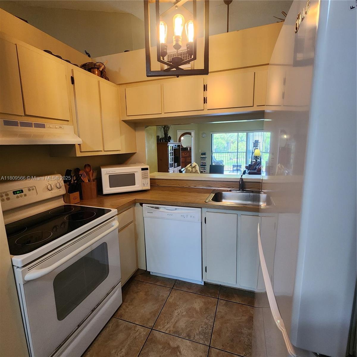 COURTYARD CONDOMINIUMS - Residential