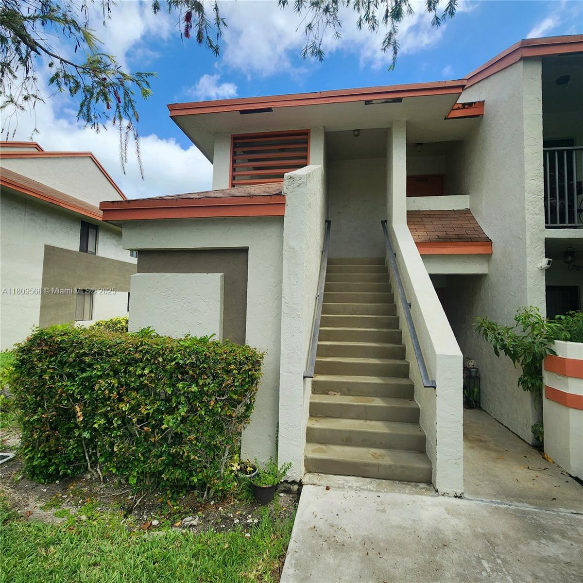 COURTYARD CONDOMINIUMS - Residential