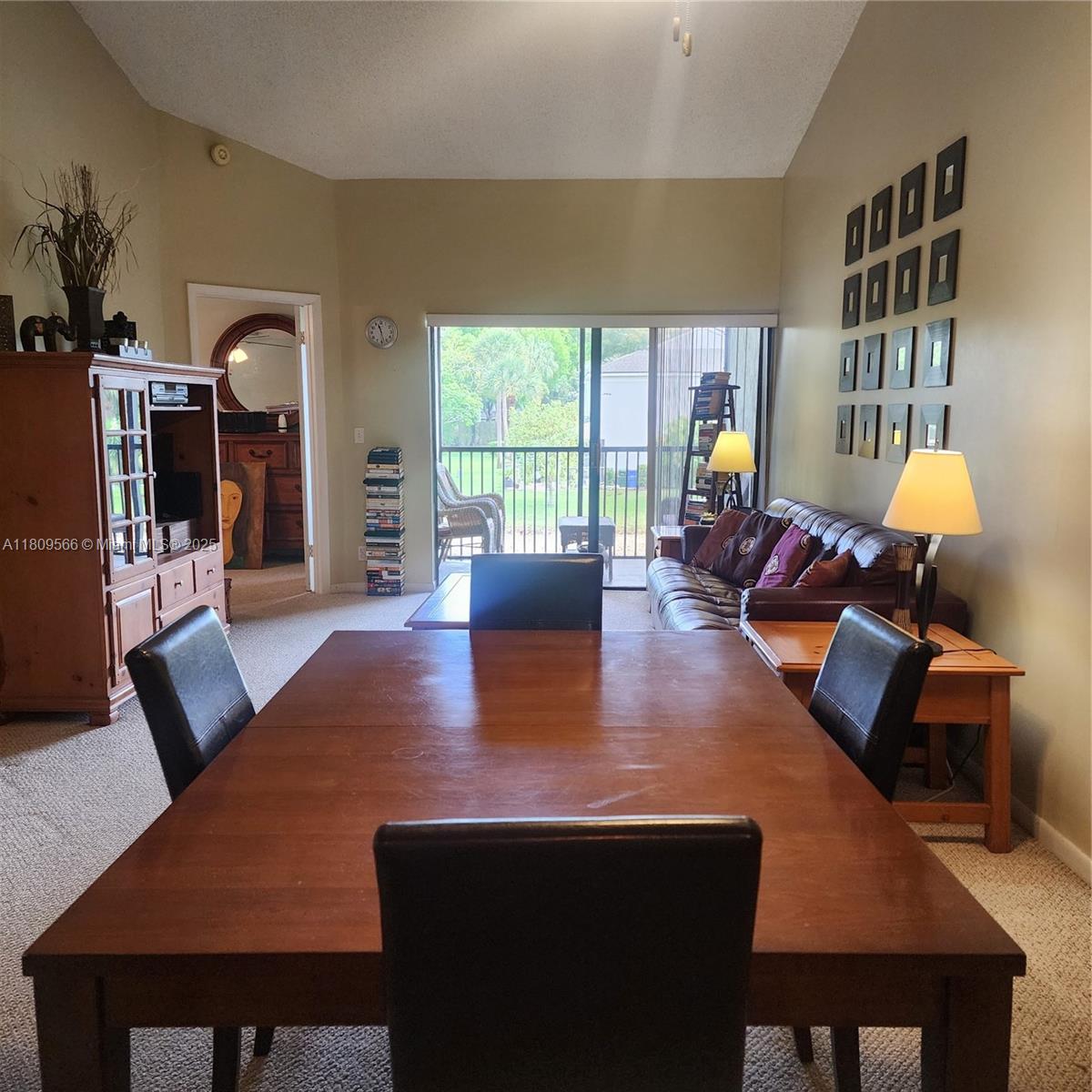 5542 Courtyard Dr 5542