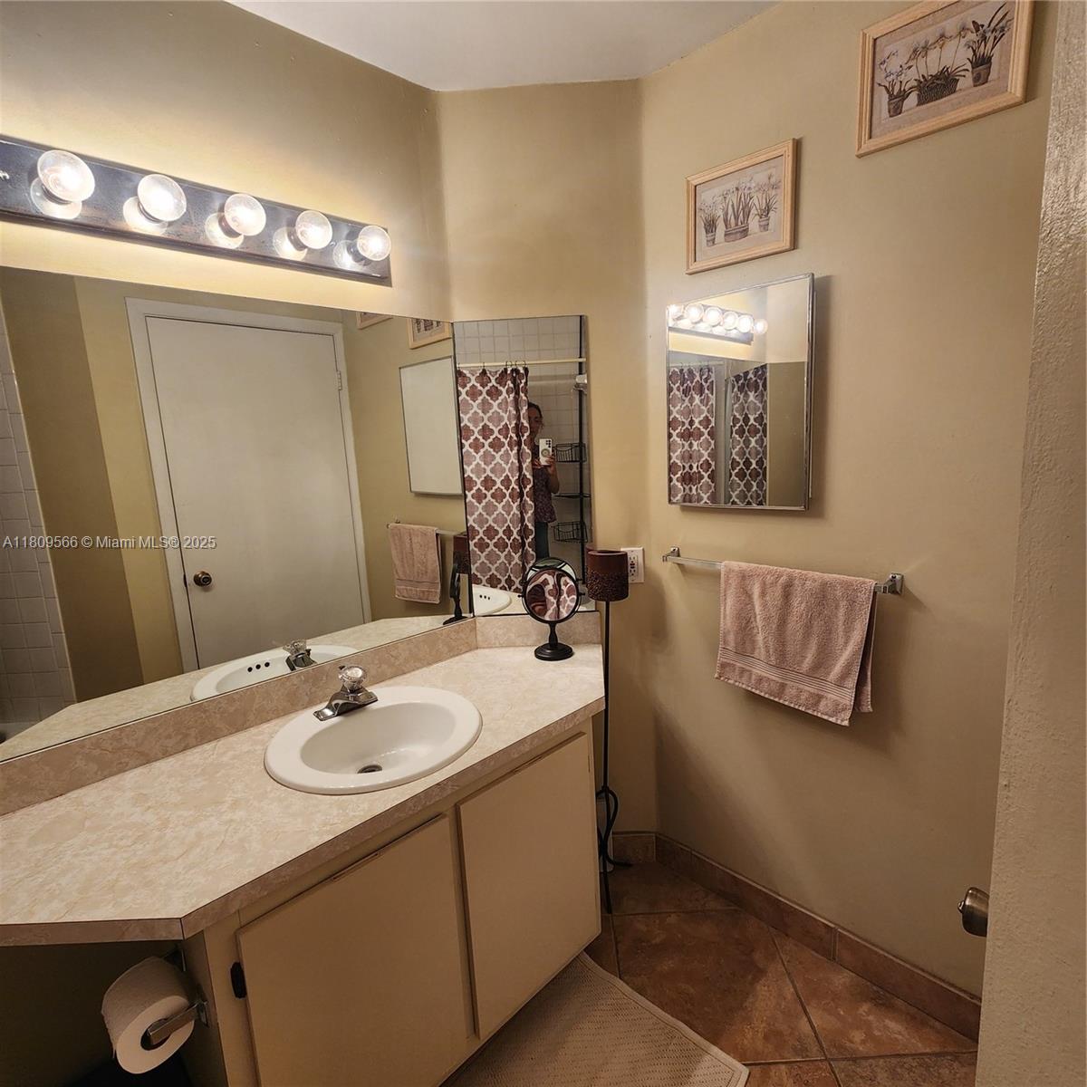 COURTYARD CONDOMINIUMS - Residential