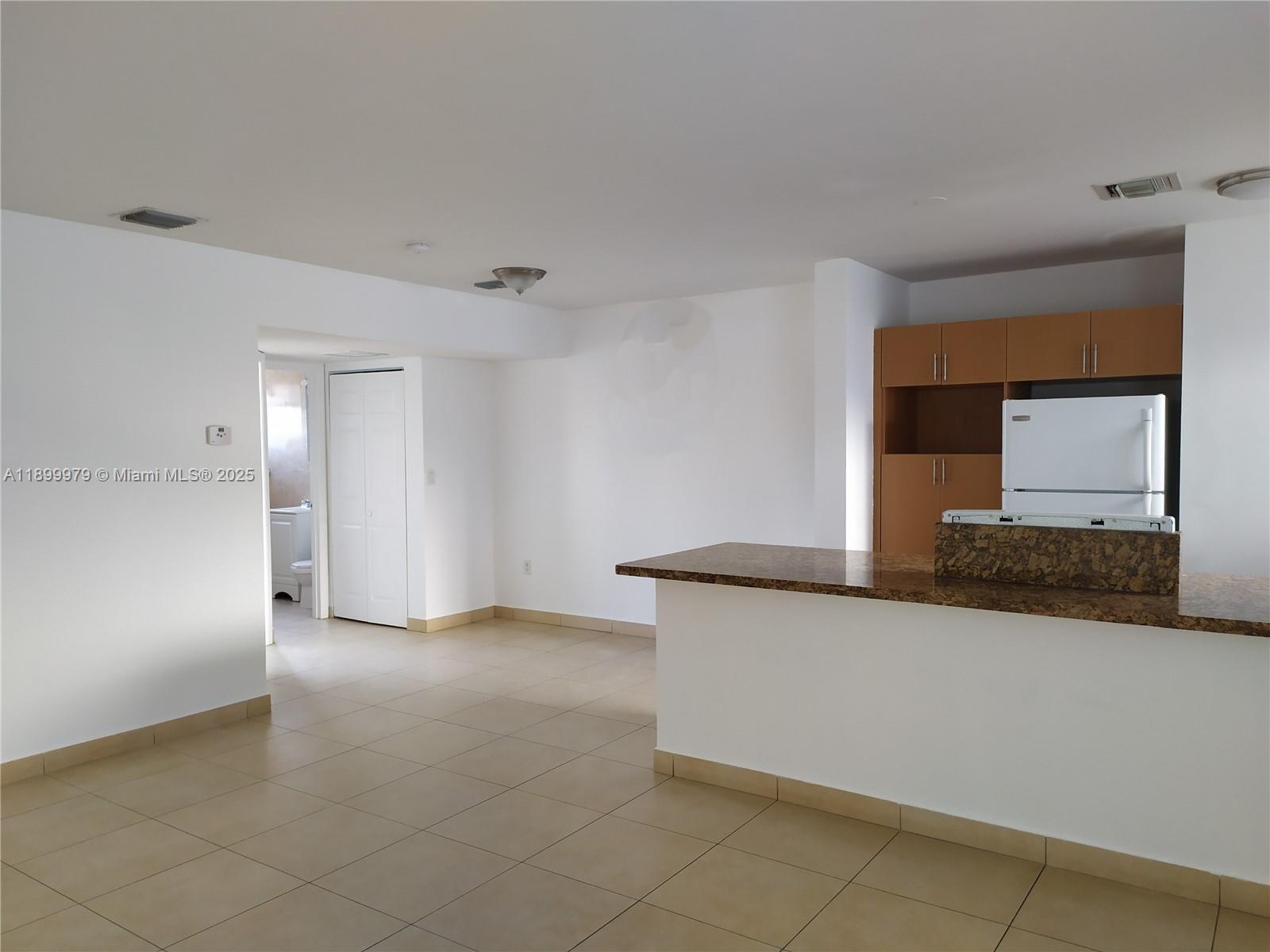 HARBOR ISLAND - Residential Lease