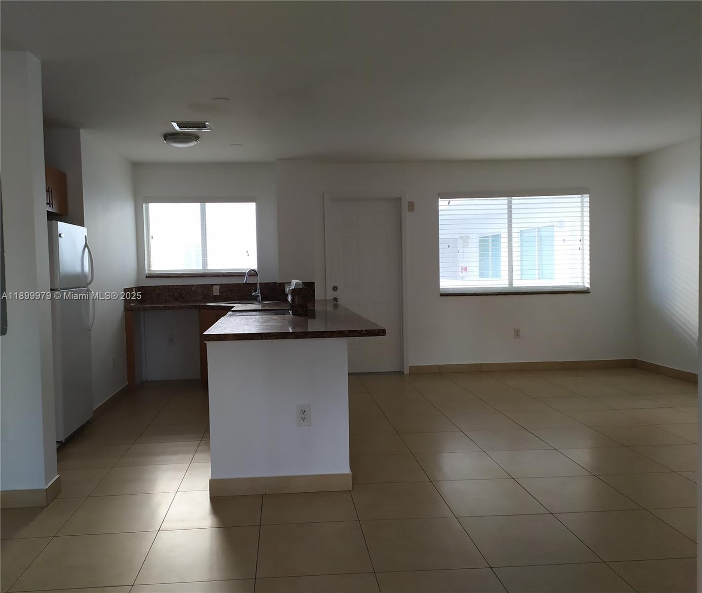 HARBOR ISLAND - Residential Lease