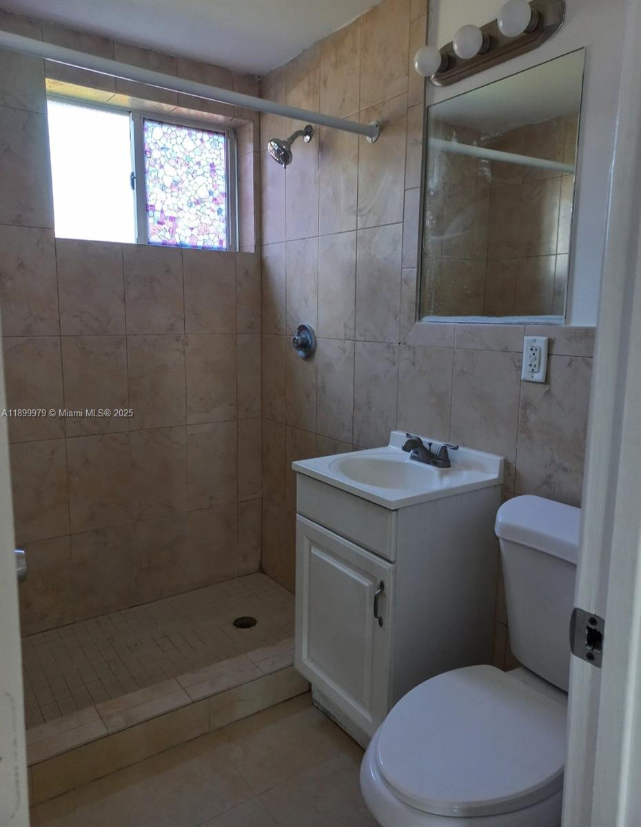 HARBOR ISLAND - Residential Lease