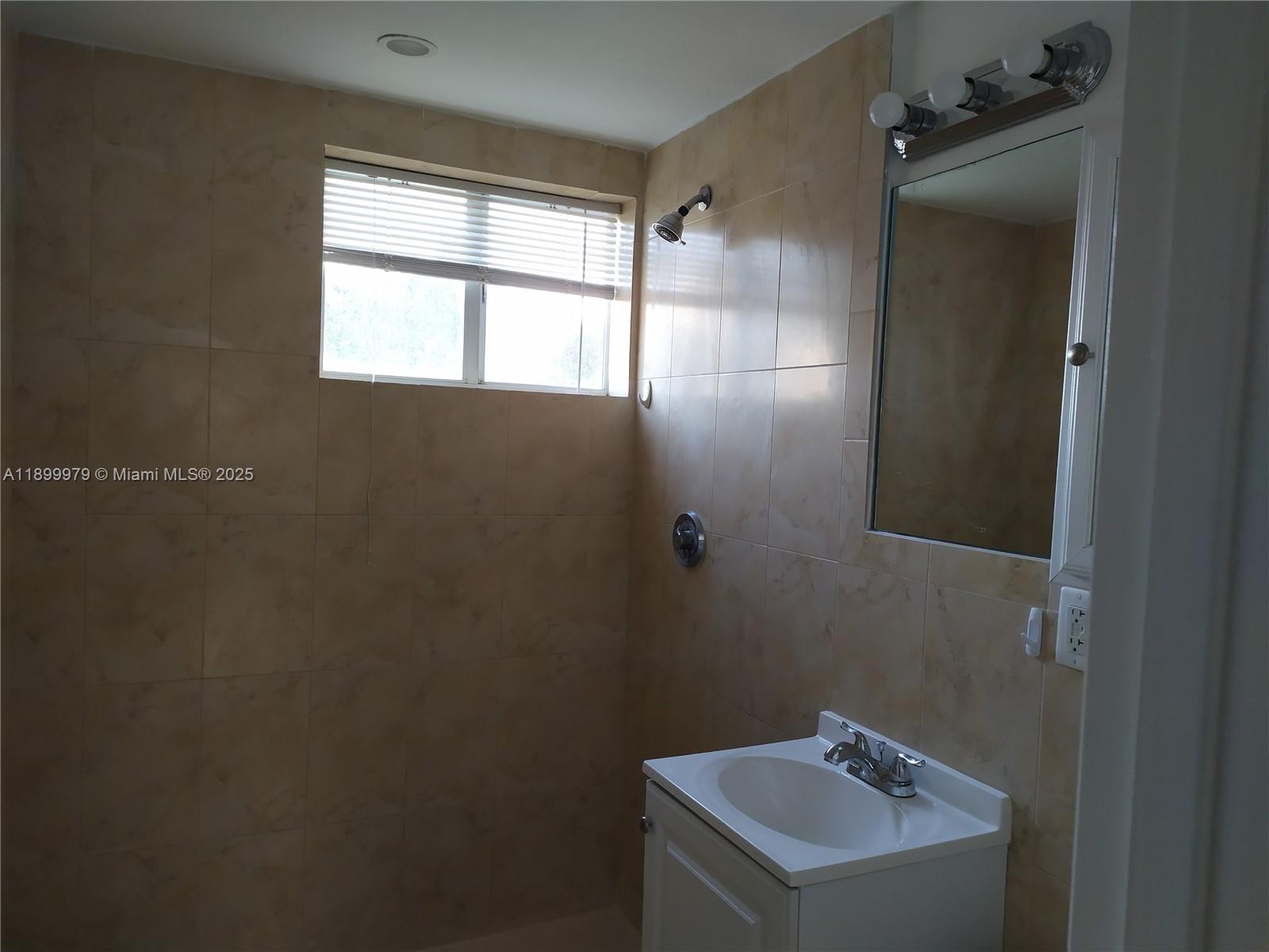 HARBOR ISLAND - Residential Lease