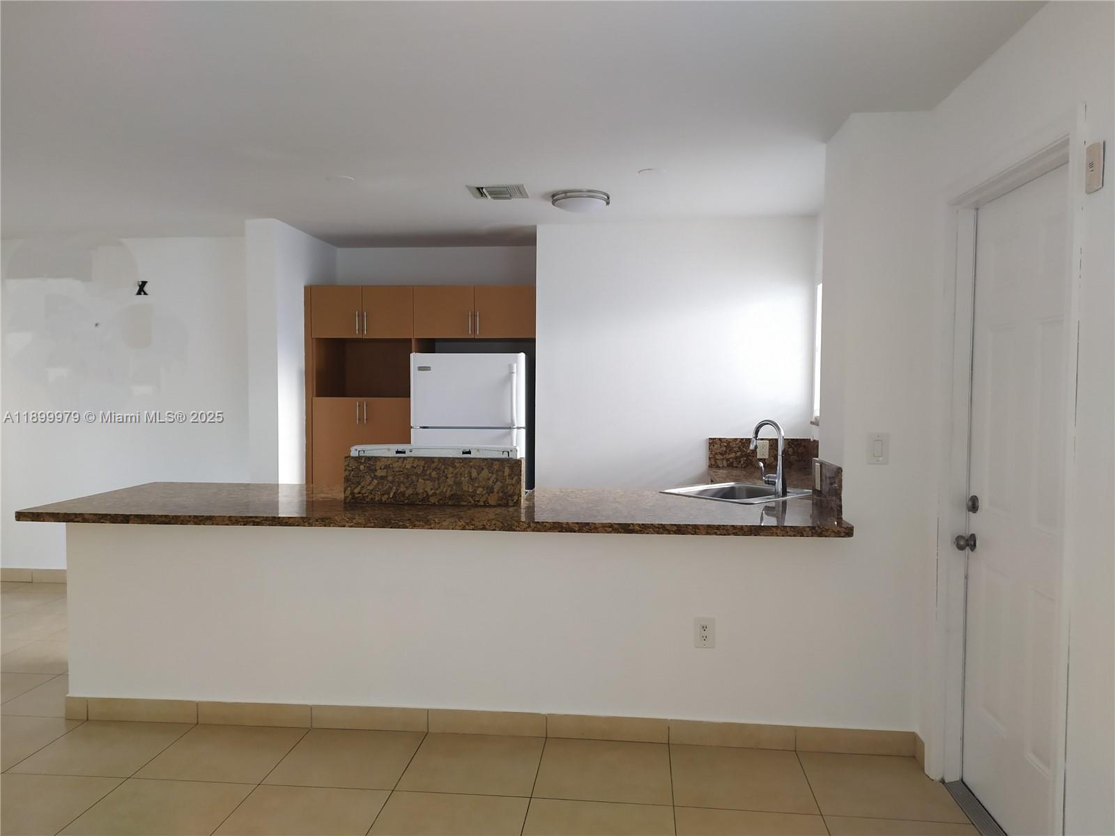 HARBOR ISLAND - Residential Lease