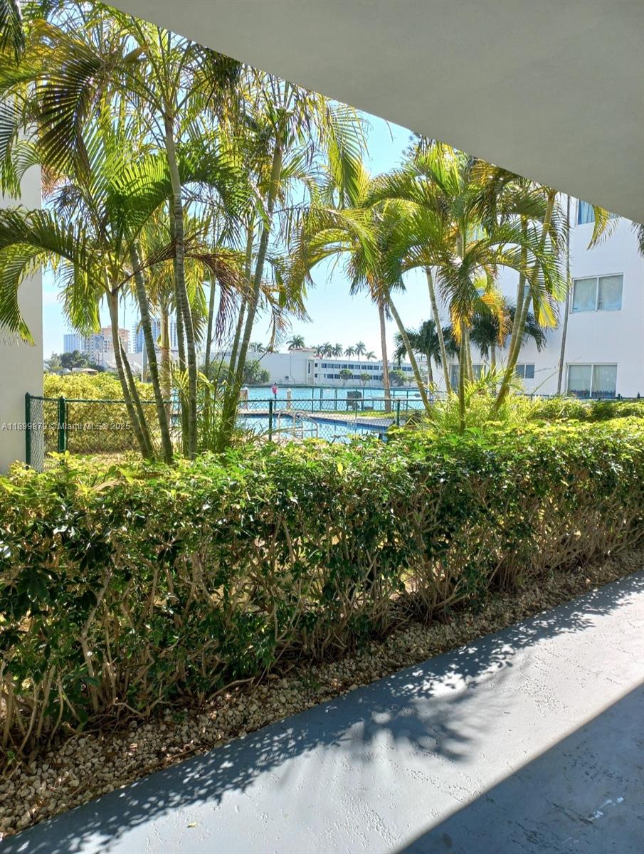 HARBOR ISLAND - Residential Lease