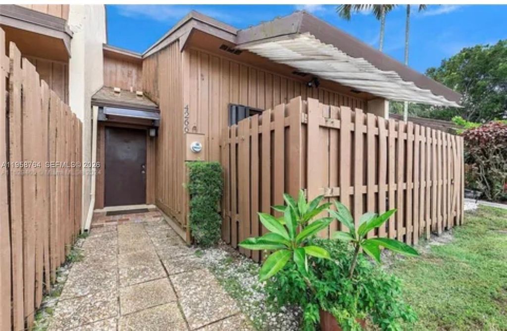 Photo of 4226 SW 87th Ter, Davie, FL 33328 (MLS # A11958764)