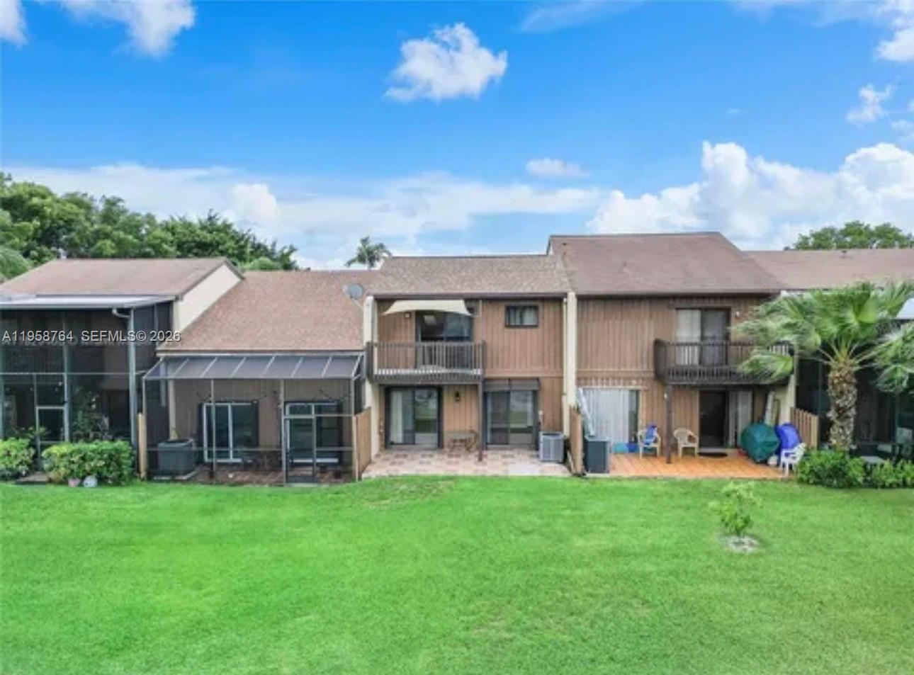 PINE ISLAND LAKES TOWNHOM - Residential