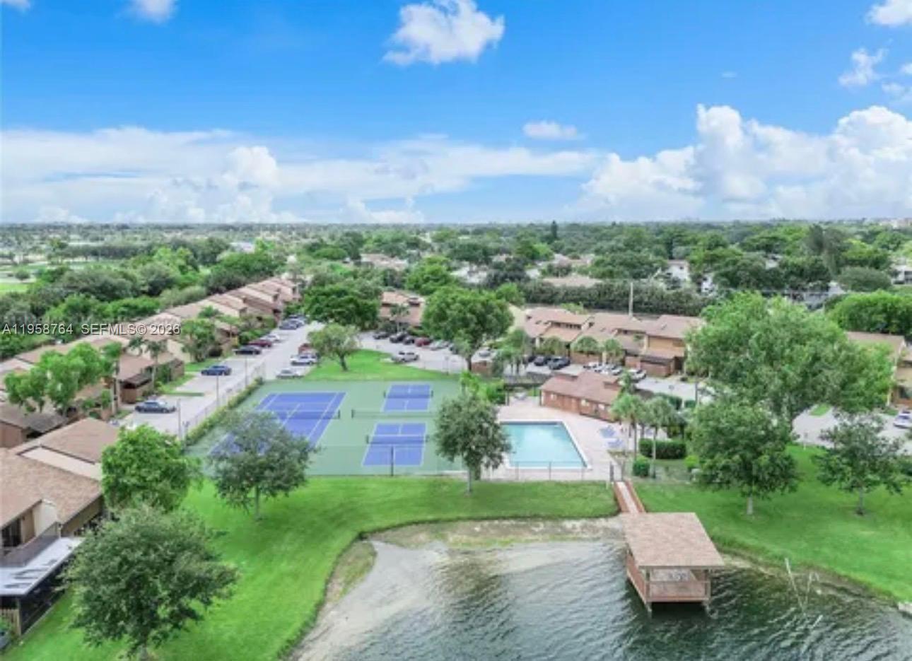 PINE ISLAND LAKES TOWNHOM - Residential