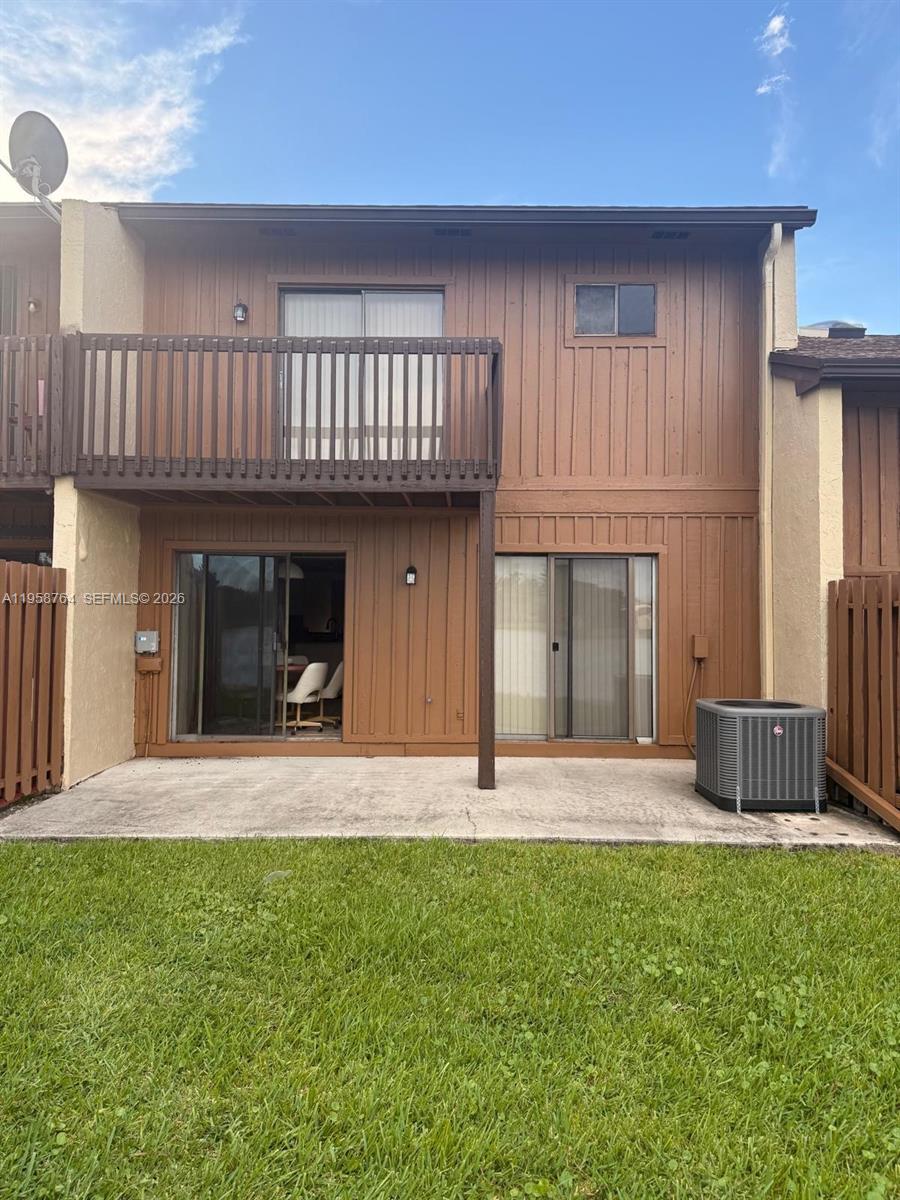 PINE ISLAND LAKES TOWNHOM - Residential