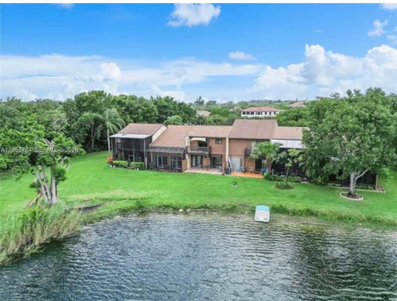 PINE ISLAND LAKES TOWNHOM - Residential