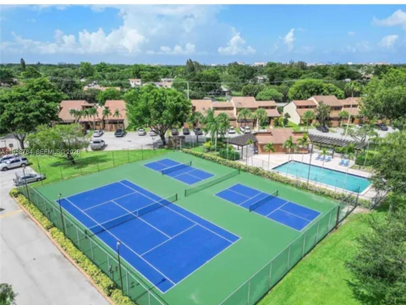 PINE ISLAND LAKES TOWNHOM - Residential