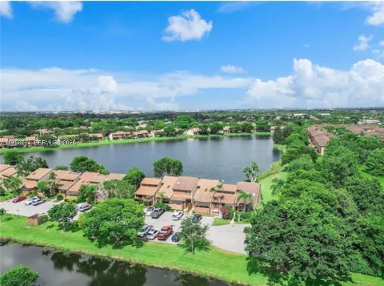 PINE ISLAND LAKES TOWNHOM - Residential