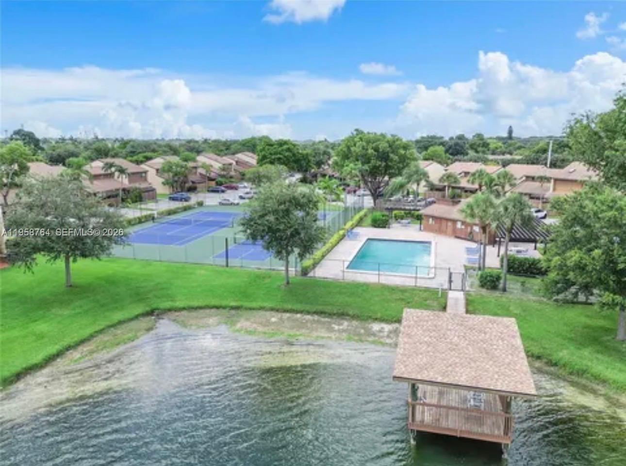 PINE ISLAND LAKES TOWNHOM - Residential