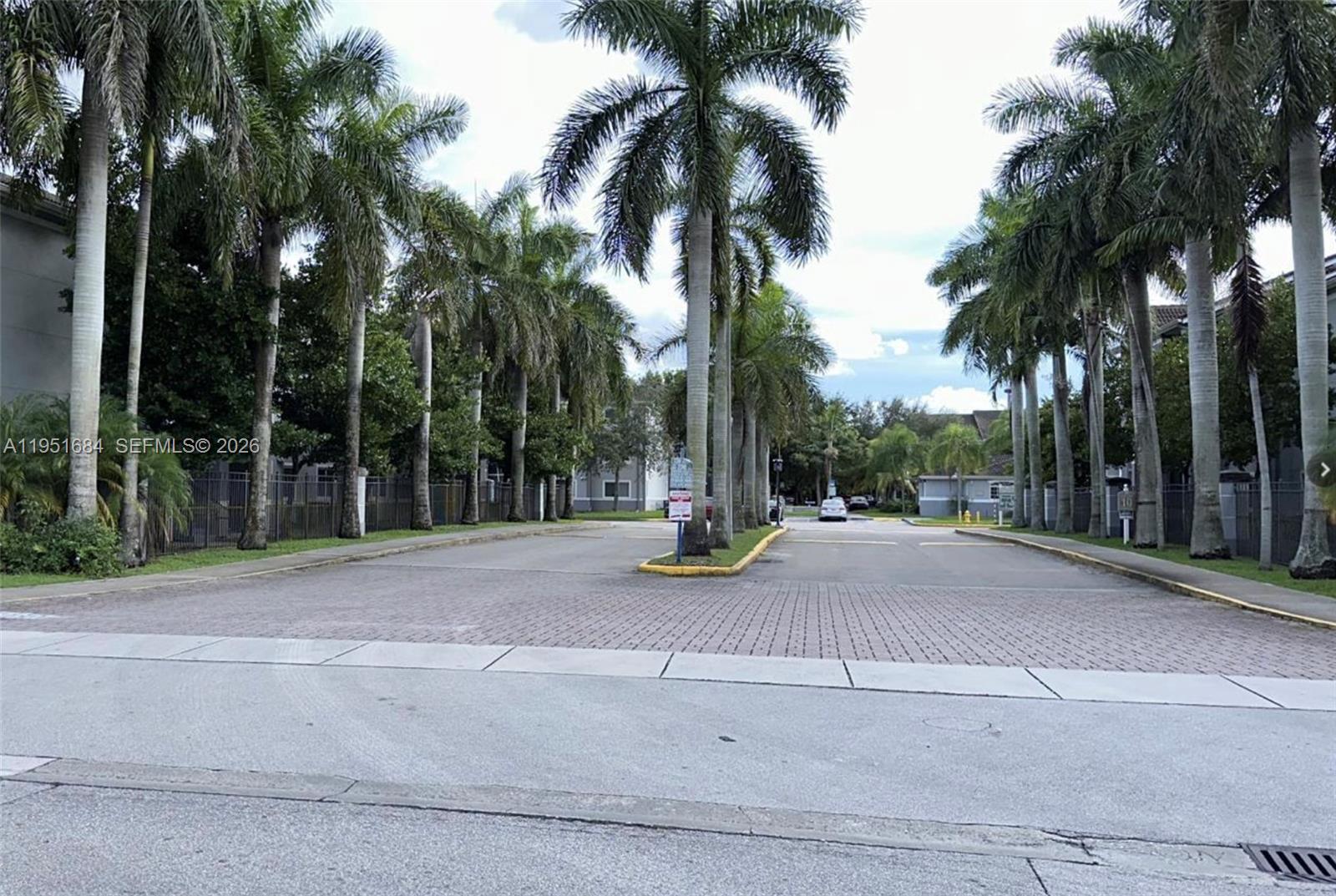 VISTA TRACE 1 CONDO - Residential