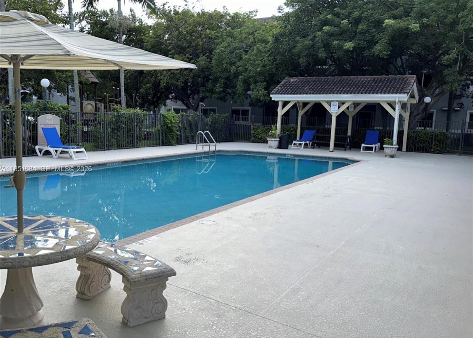 VISTA TRACE 1 CONDO - Residential