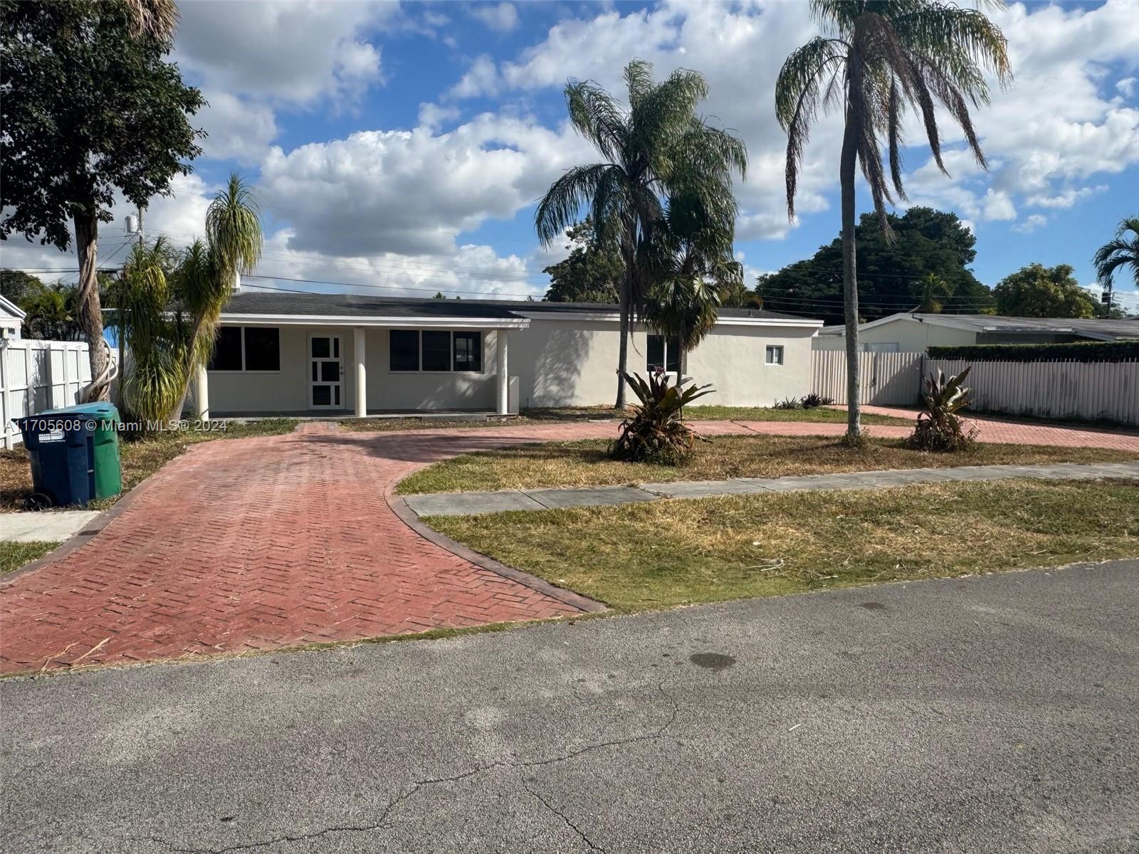 5325 Sw 99th Ct, Miami, Broward County, Florida - 4 Bedrooms  
3 Bathrooms - 