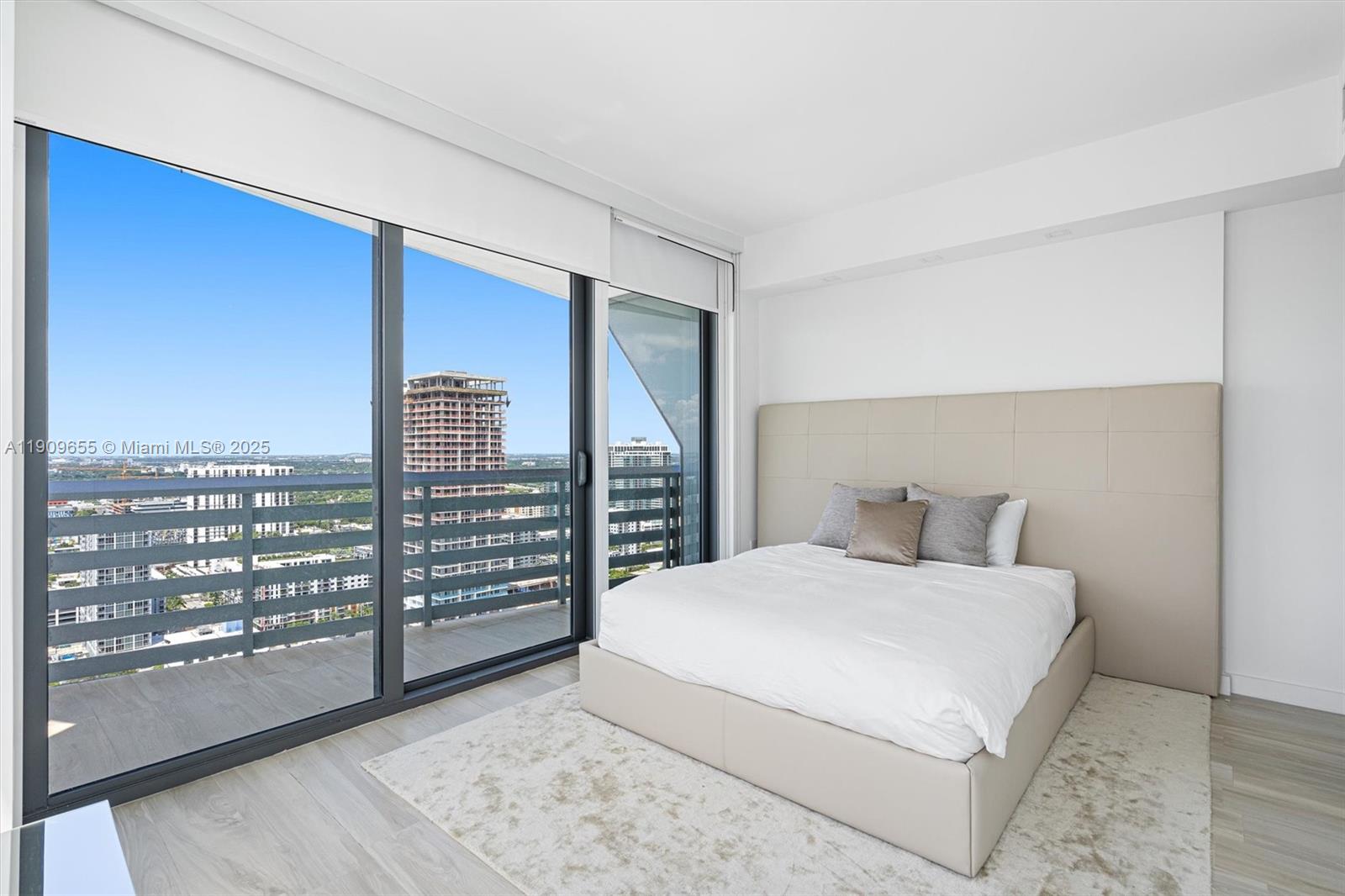 ICON BAY CONDO - Residential