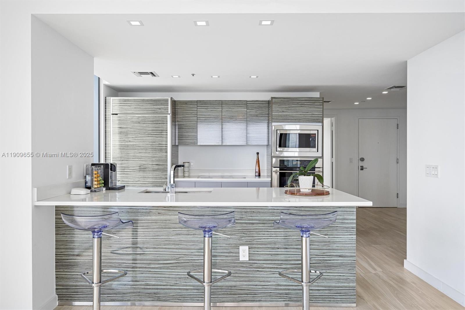 ICON BAY CONDO - Residential