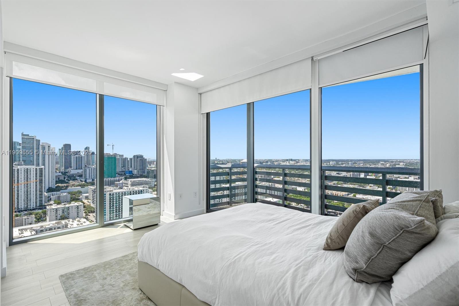 ICON BAY CONDO - Residential