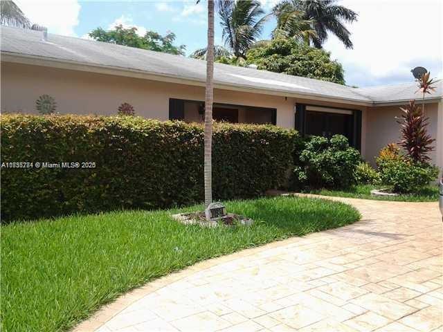 Beautiful home. Centrally located. Granite countertops. Jacuzzi bathtub. Fenced front and back. Large screened area for entertainment.