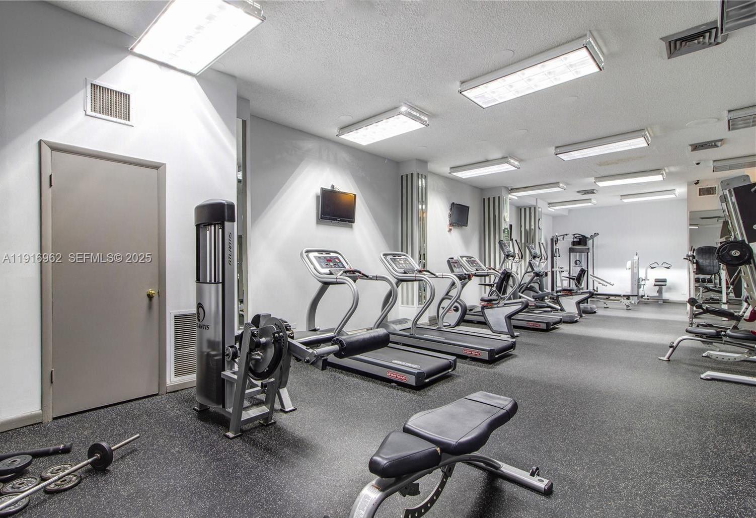 WINSTON TOWERS 100 CCONDO - Residential