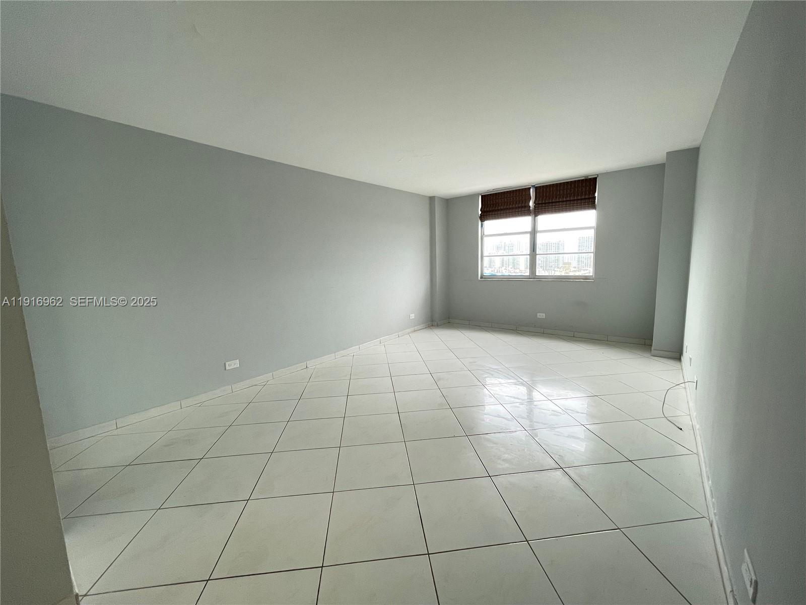 WINSTON TOWERS 100 CCONDO - Residential