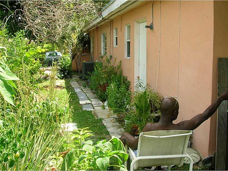 PARADISE MANOR 32-31 B - Residential Income