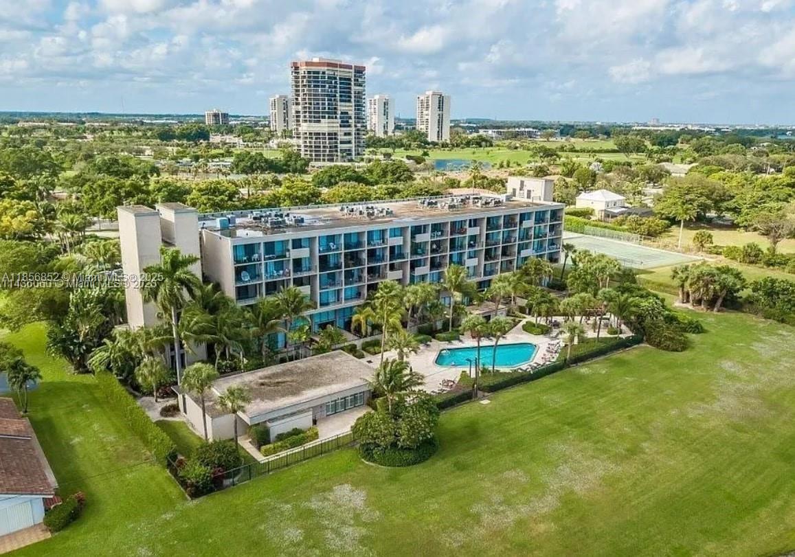 Seasonal 2BR and 1.5BA furnished condo with terrace to pool in prime location. Available Nov 1 to Mar 31 for your perfect winter retreat