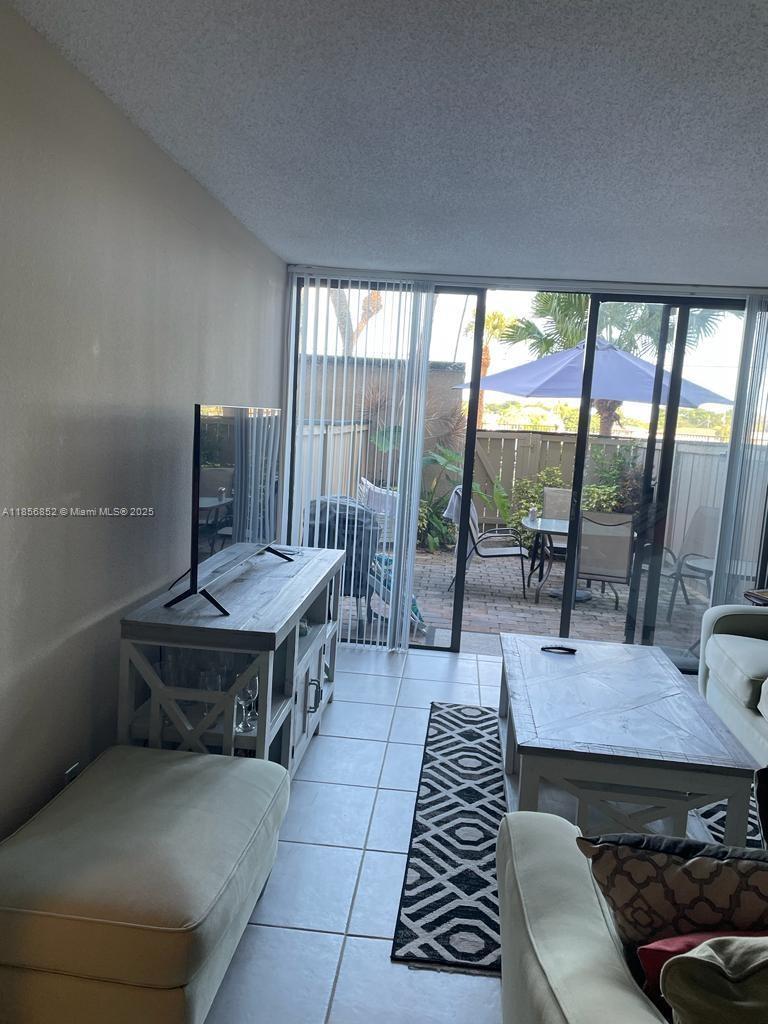 1830 Embassy Dr 118