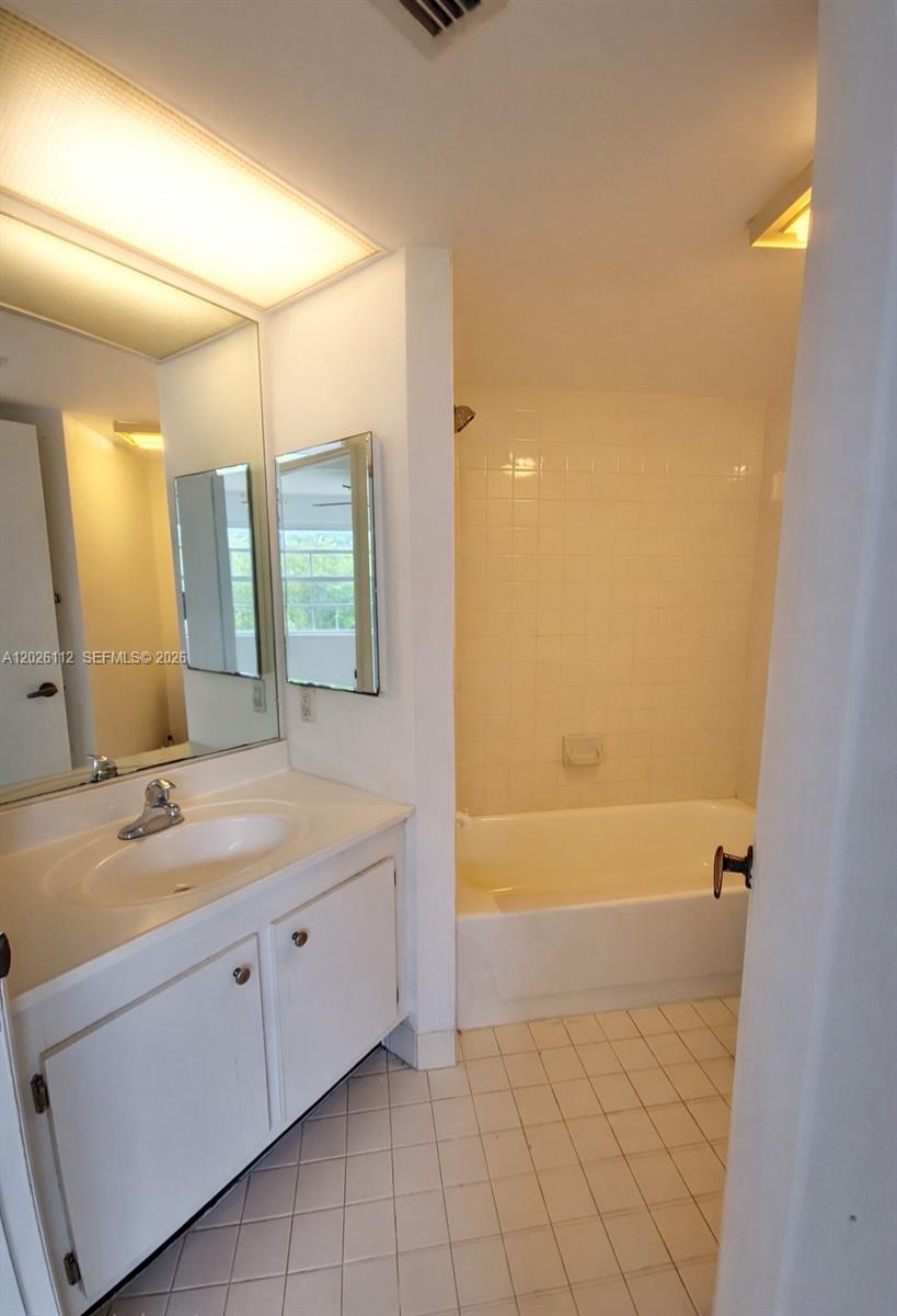KEYS GATE CONDO NO ONE - Residential