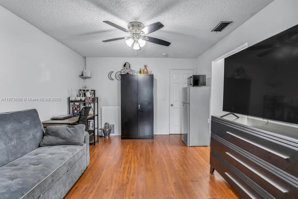 MEADOW WOOD MANOR SEC 8 - Residential