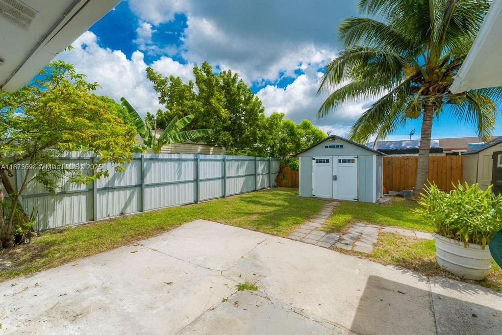 MEADOW WOOD MANOR SEC 8 - Residential