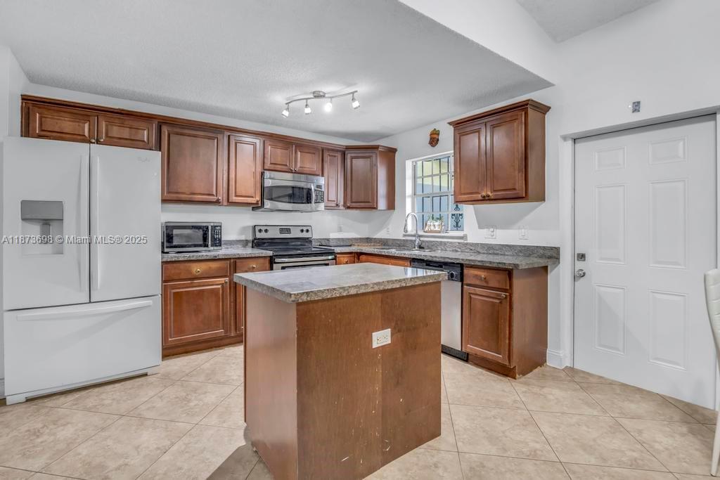 MEADOW WOOD MANOR SEC 8 - Residential