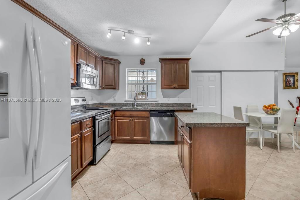 MEADOW WOOD MANOR SEC 8 - Residential