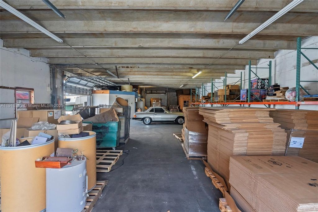 Photo of 950 SW 12th Ave, Pompano Beach, FL 33069 (MLS # A11910353)