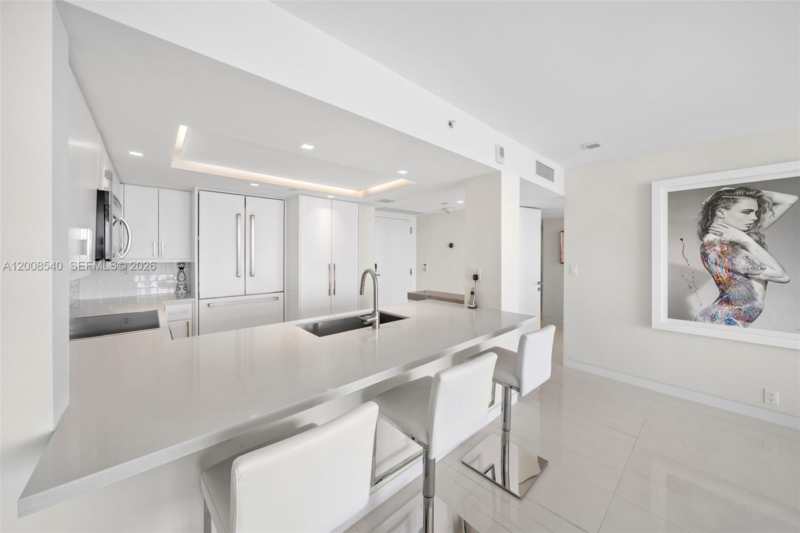 SOUTH POINTE TOWERS CONDO - Residential