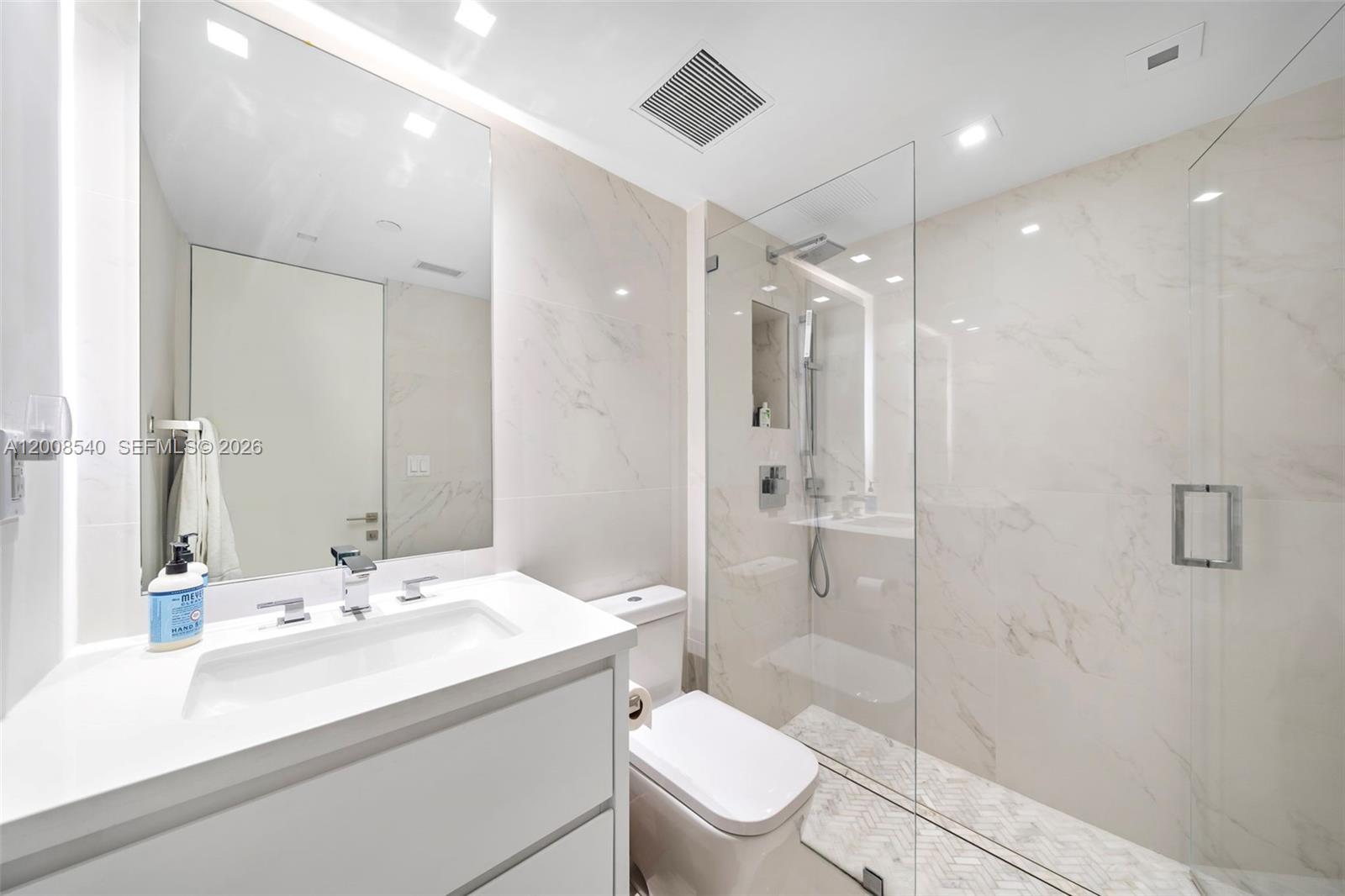 SOUTH POINTE TOWERS CONDO - Residential