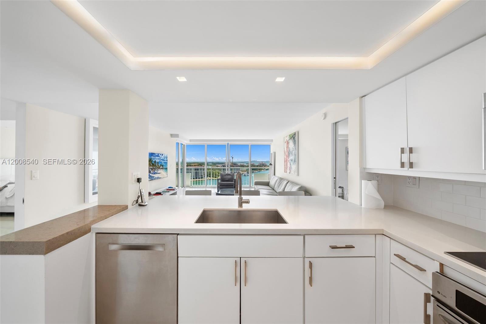 SOUTH POINTE TOWERS CONDO - Residential